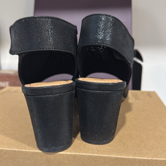 7.5 M open toe bootie. Perfect for fall 🍁🍂 - Picture 3 of 7